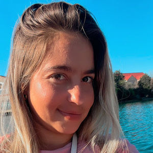 Meet your Posher, Yesenia